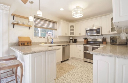 Pine Gardens South House | *NEW* Hugh St. Hideaway w/Pool