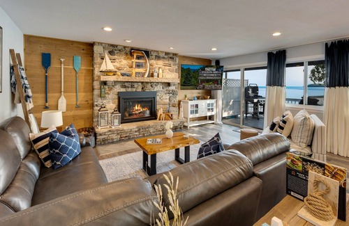 Ellison Bay Cottage | NEW! Insta-worthy Waterfront Home with Hot Tub - Woods and Water!