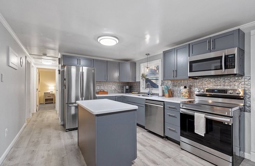 Belmont House | NEW! Juniper Retreat POOL+HOT TUB