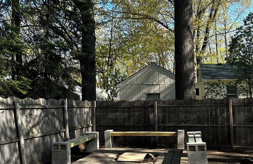 Higgins Lake Cabin | New! King suite, pet friendly - short walk to public beach and playground