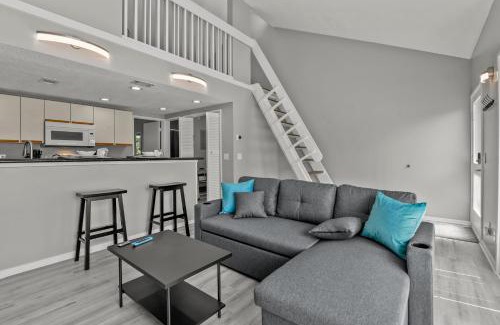 Gulfport Apartment | NEW King with Loft Beach Near Gulf