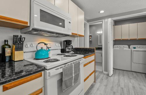 Gulfport Apartment | NEW King with Loft Beach Near Gulf