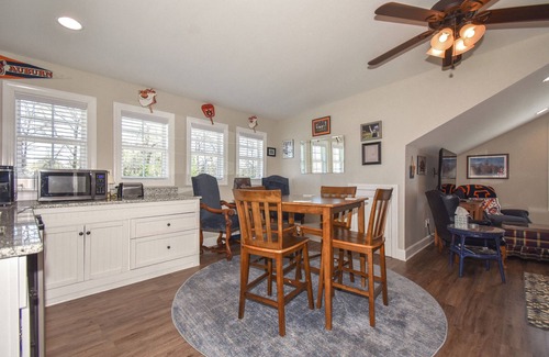 Auburn - Opelika Apartment | New! KJR Studio in Auburn, apartment that sleeps 4 close to Tiger Transit!