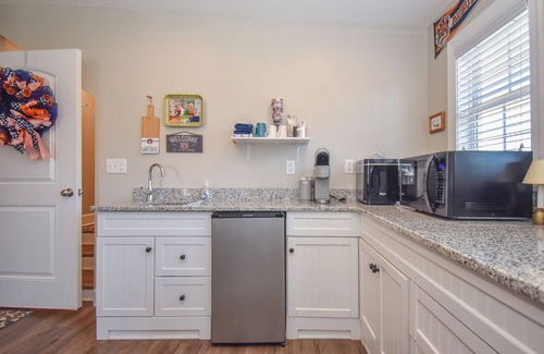 Auburn - Opelika Apartment | New! KJR Studio in Auburn, apartment that sleeps 4 close to Tiger Transit!