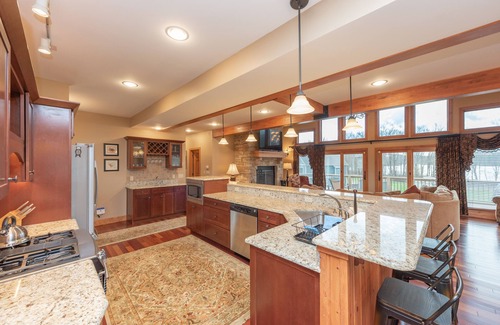 Waterfront Greens House | New! Lake Side Lodge: Lakfront, Golf Area, Dock Slip, Hot Tub!