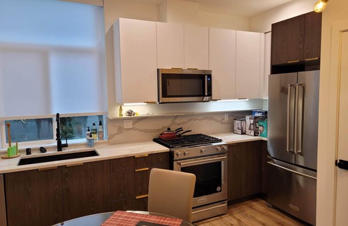 East Queen Anne House | NEW Lake Union Townhouse with Lakeview Rootop Deck
