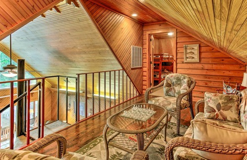 Florien Cabin | NEW! Lakefront Toledo Bend Cabin w/ dock & BBQ!