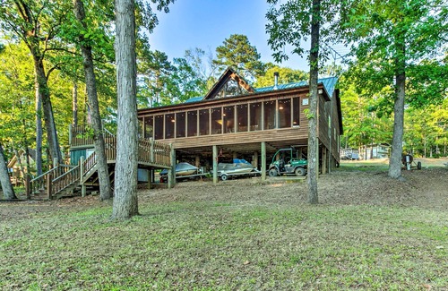 Florien Cabin | NEW! Lakefront Toledo Bend Cabin w/ dock & BBQ!
