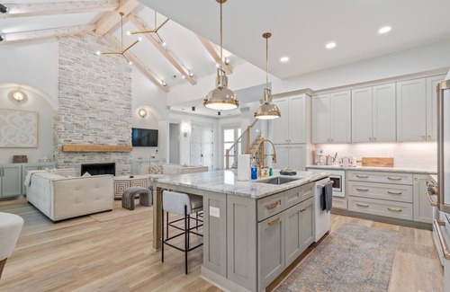 Winchester House | New Lakeside Home w/kayaks, Game Room, Billiards
