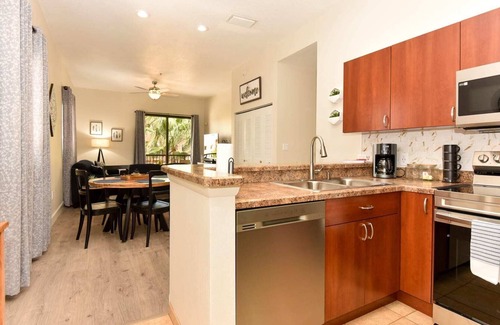 National Gardens Apartment | NEW Lakeview Stay, Onsite Pool, Near Harley Outlet