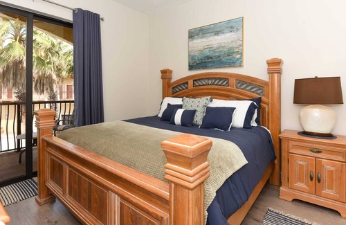 National Gardens Apartment | NEW Lakeview Stay, Onsite Pool, Near Harley Outlet