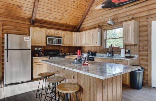 Amity House | *New* LakeWood Cabin at Timber Lodge Ranch