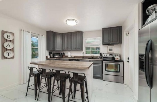 Billings House | NEW- Large Solar Powered Home, 5 Bed 2 Bathnn