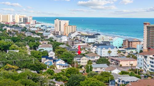 Crescent Beach Villa | New Listing, 2min WALK to Beach, Single Family Home, Pet Friendly, HotTub, Smart TV, Sleeps 10, Private Backyard