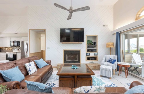Whalehead Beach House | New Listing! 3 Mins to Beach, Pool, Shuffleboard!