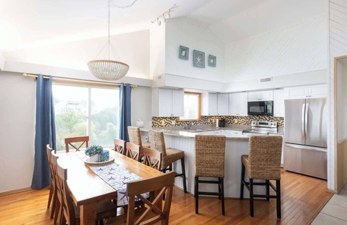 Whalehead Beach House | New Listing! 3 Mins to Beach, Pool, Shuffleboard!