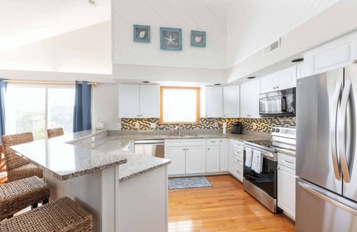 Whalehead Beach House | New Listing! 3 Mins to Beach, Pool, Shuffleboard!