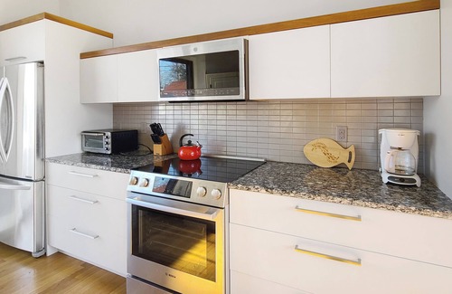 Falmouth House | NEW LISTING! 3BD Home-A/C, Hot Tub, Fire Pit, Close to Shining Sea Bike Path, Beaches & Main St