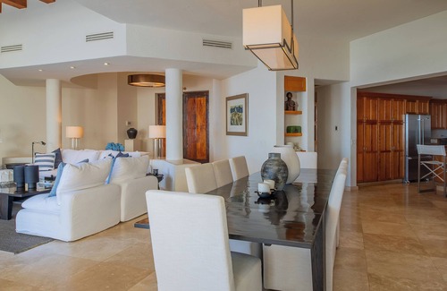 San Jose del Cabo Villa | NEW LISTING! 4 Bd Beachfront Villa with Chef & Butler