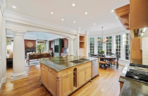 Vanderhorst Plantation House | NEW LISTING! 5 bd, Luxury, Private Pool, Golf Course Views!