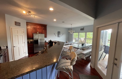La Follette House | NEW LISTING! 5Bed 3Bath Lakefront Retreat, 2 slip dock, sun deck & slide!