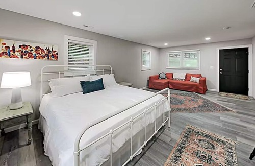 Hendersonville House | 🦆 New Listing - 5BR/3BA, Pond, Dog Friendly, Close to Everything! 🦆