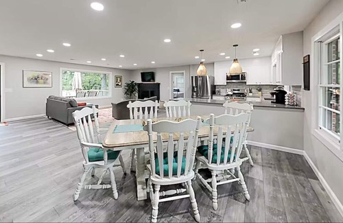 Hendersonville House | 🦆 New Listing - 5BR/3BA, Pond, Dog Friendly, Close to Everything! 🦆
