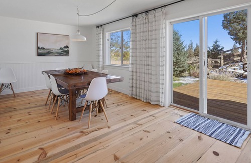 Mountain View House | *NEW LISTING* Affordable Modern Vacation Home!