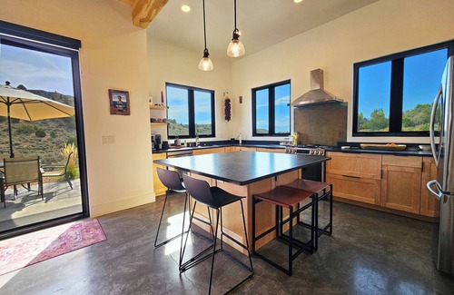 Taos House | New Listing -Amazing views, great outdoor space, modern design with solitude