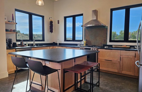 Taos House | New Listing -Amazing views, great outdoor space, modern design with solitude