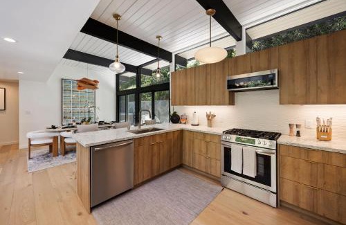 Sherman Oaks House | New Listing Architectural Villa by Colby & Conrad