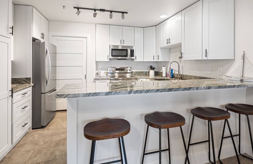 Ono Island Condo | New Listing at Popular Grand Caribbean in Perdido Key!