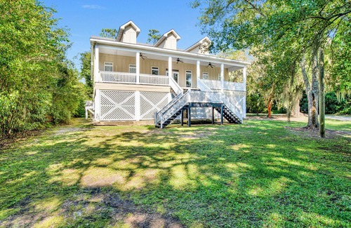 Fairhope House | NEW LISTING! Bayfront, Spacious 6-bedroom house in delightful Fairhope