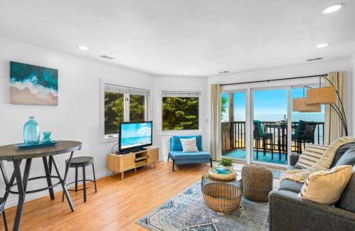 Traverse City Apartment | New Listing Beach Bliss 211! Stunning bay view