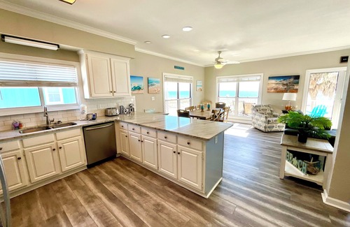 Alabama Gulf Coast House | New Listing! Beachfront in Morgantown