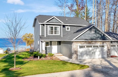 Houghton Lake House | New Listing! Beautiful Home with Game Room and Gorgeous Lake views!