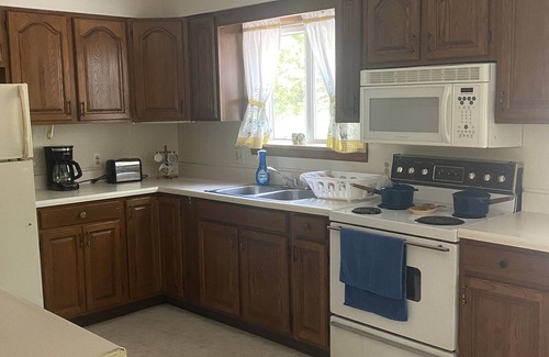 Hesston House | New Listing! Beautiful Hillside Terrace