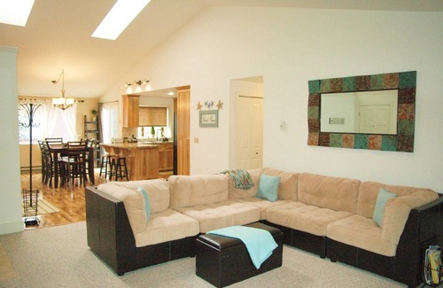 Florence House | *New Listing* Beautiful In Town Home Close to Old Town Florence, Dunes, Lakes, and Ocean.