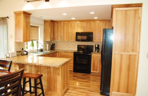 Florence House | *New Listing* Beautiful In Town Home Close to Old Town Florence, Dunes, Lakes, and Ocean.