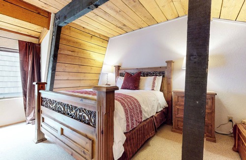 Majestic Pines Condo | *New Listing* Bigwood Retreat - Walking distance to shuttle
