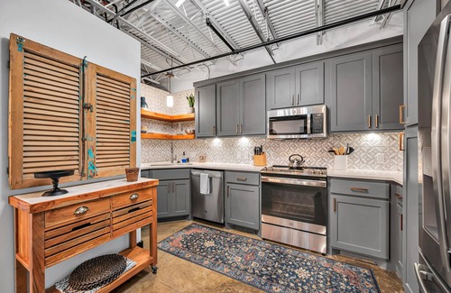 Brazos Condo | NEW LISTING- Bridges of the Brazos- Dwtn Condo w/Views, 3blk to Magnolia