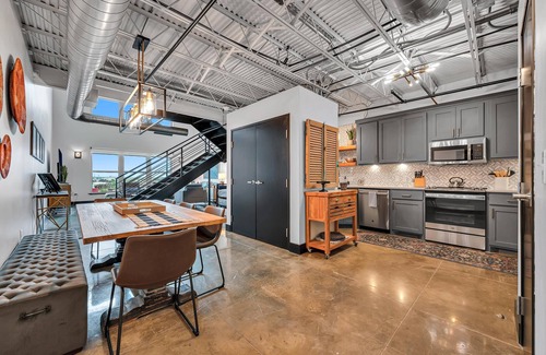 Brazos Condo | NEW LISTING- Bridges of the Brazos- Dwtn Condo w/Views, 3blk to Magnolia