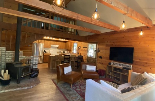 Glencoe House | NEW LISTING! Buddy's Barn-An Oasis in the Woods