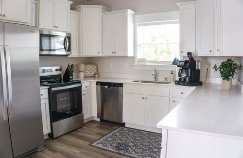 Carrabelle House | NEW LISTING! Charming 3-bedroom house with Pool/Beach Access in St. Teresa