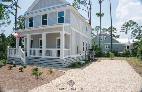 Carrabelle House | NEW LISTING! Charming 3-bedroom house with Pool/Beach Access in St. Teresa