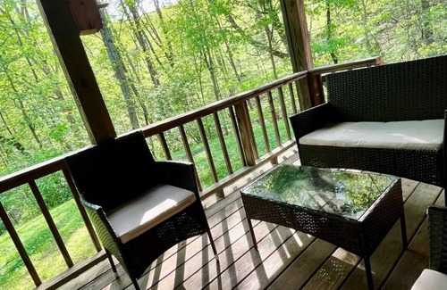 Kimberlin Heights Cabin | NEW LISTING! Charming Cozy Cabin! Tucked Away in a PEACFUL MOUNTAIN surrounding!