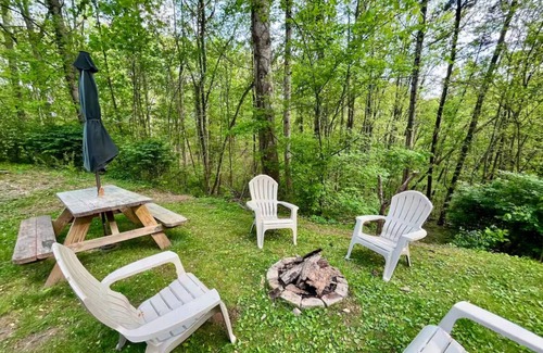 Kimberlin Heights Cabin | NEW LISTING! Charming Cozy Cabin! Tucked Away in a PEACFUL MOUNTAIN surrounding!