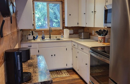 Westwood House | New Listing - Cozy Lakefront Retreat - 3 bed, 1 bath, bonus room with queen bed
