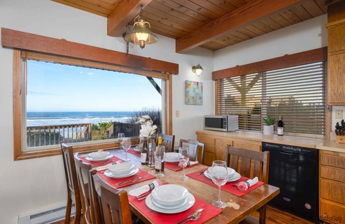 Florence House | New Listing! Cozy beachfront home on famed Heceta Beach, amazing sunsets