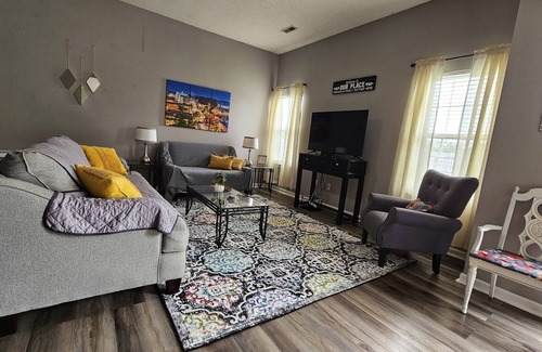 Columbia House | NEW LISTING Cozy family-friendly house in the heart of Columbia